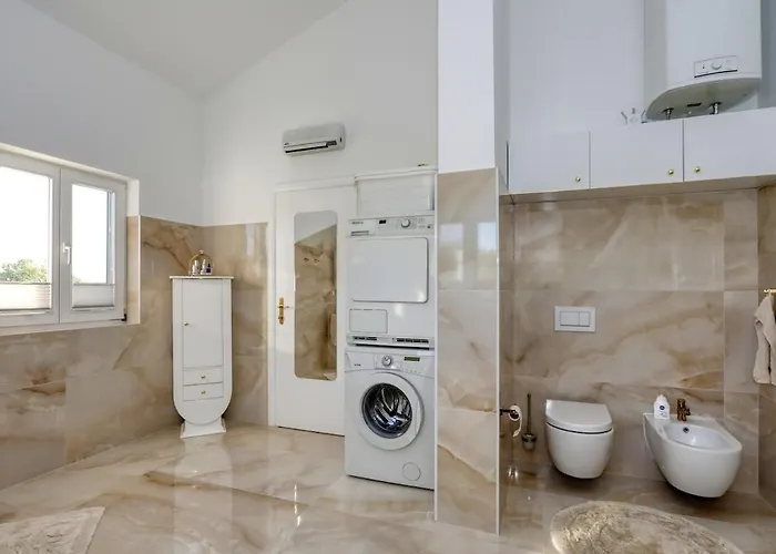 Mediterrane Natalia Врси